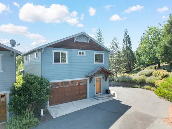 497 Park Ridge PL, Ashland, OR 97520