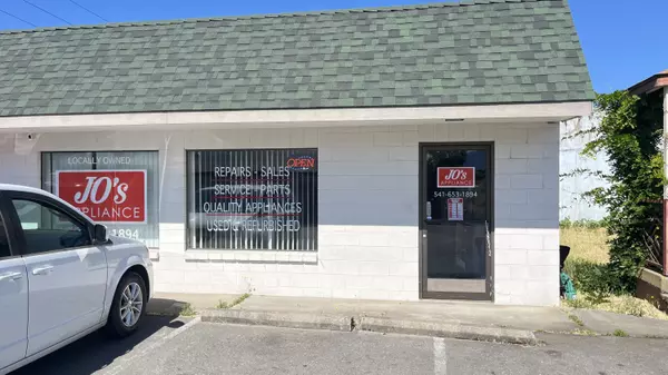 Grants Pass, OR 97527,1252 Redwood AVE