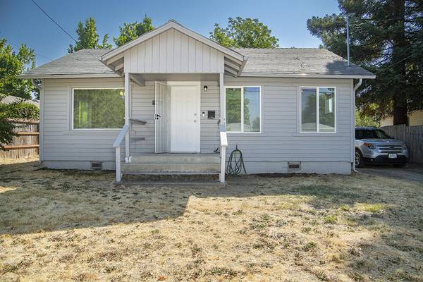 915 Oak ST,  Grants Pass,  OR 97526