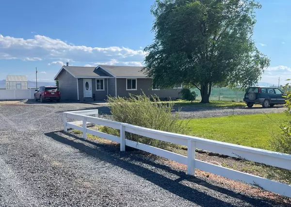 Christmas Valley, OR 97641,87722 Pinion LN