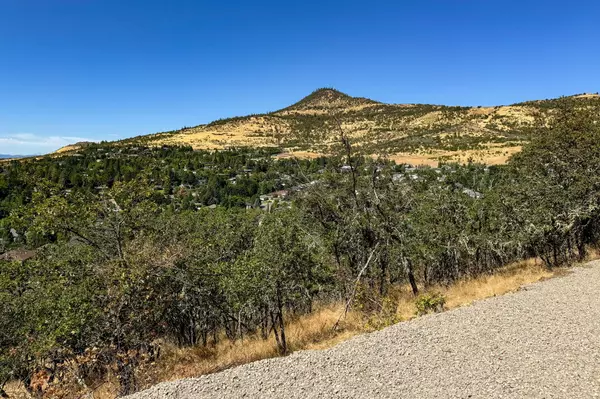 Medford, OR 97504,138 Monterey DR