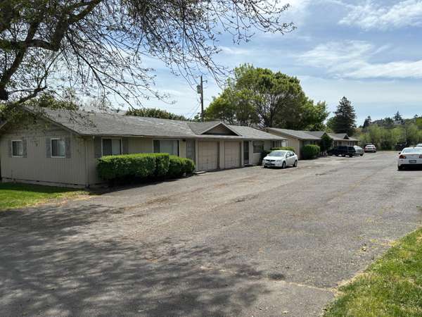 215 1st ST, Phoenix, OR 97535