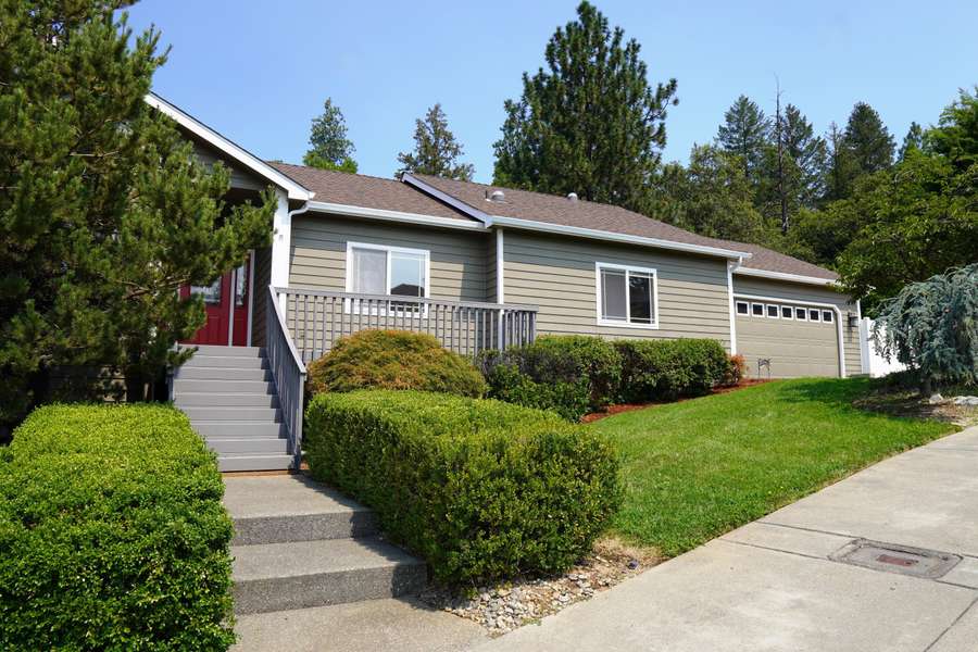 212 Wagon Wheel DR, Grants Pass, OR 97527