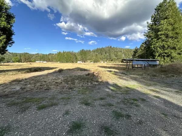 172 Lofland LN Williams, OR 97544