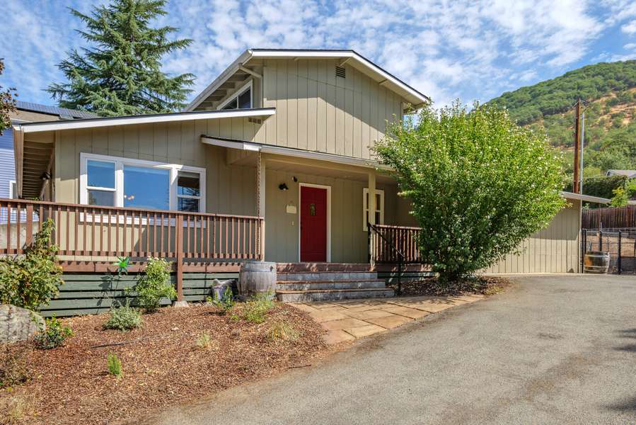 1165 Beacon DR, Grants Pass, OR 97526