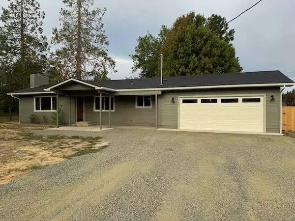 900 Coutant LN, Grants Pass, OR 97527