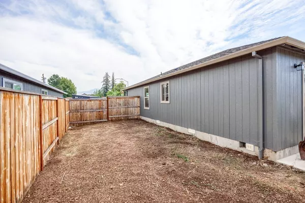 Medford, OR 97501,2829 Caster LN