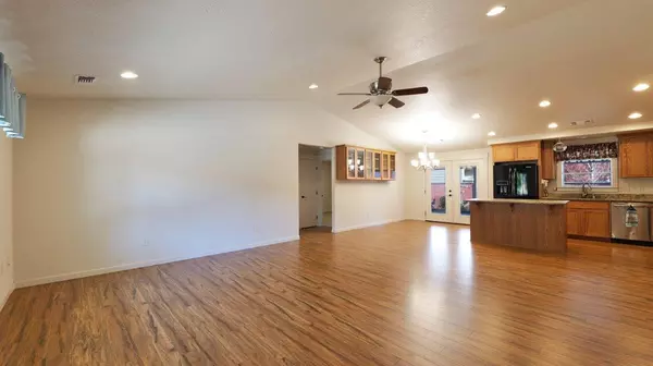 Shady Cove, OR 97539,130 Holly ST