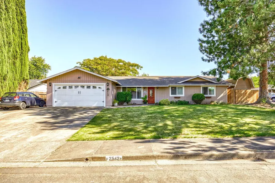 2542 Fontaine CIR, Medford, OR 97504