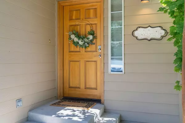 Bend, OR 97703,3182 Quiet River LN