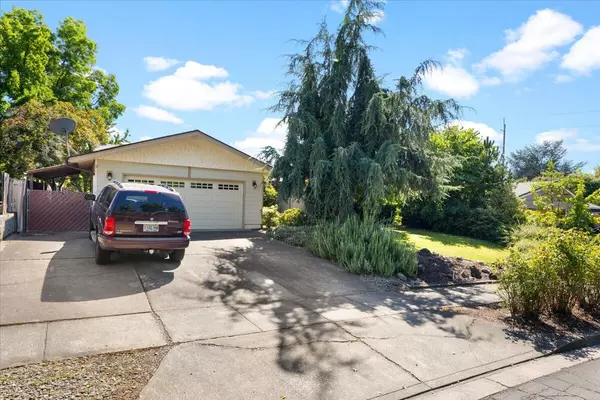 Medford, OR 97504,3084 Seckel ST