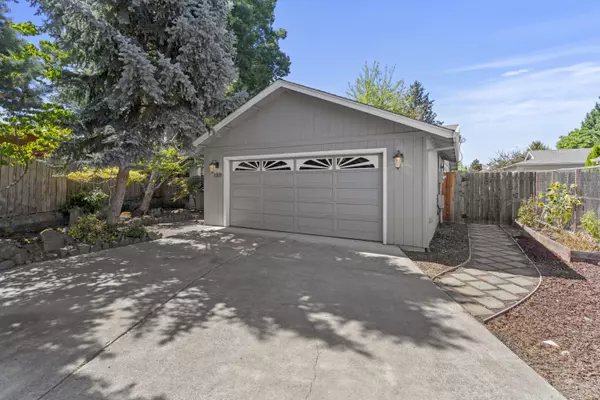 Medford, OR 97504,1371 Brook CT