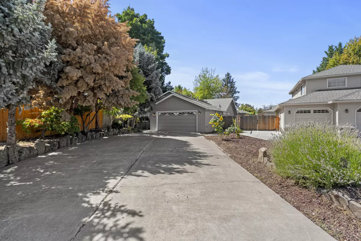 Medford, OR 97504,1371 Brook CT