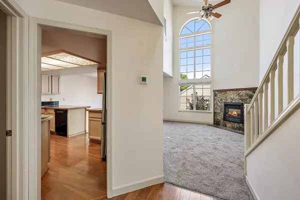 Ashland, OR 97520,462 Lori LN