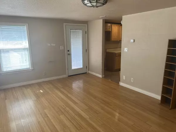 Klamath Falls, OR 97603,4816 Summers LN