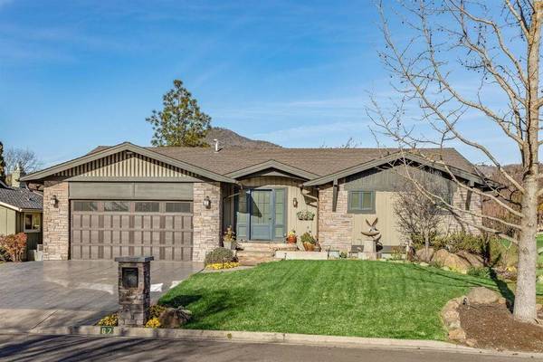 67 Fairway CIR, Medford, OR 97504