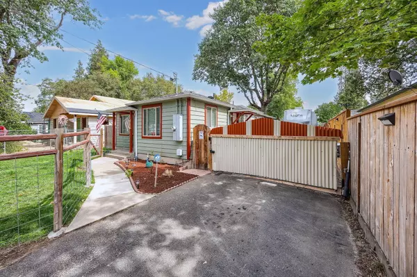 437 Wildwood AVE, Grants Pass, OR 97526