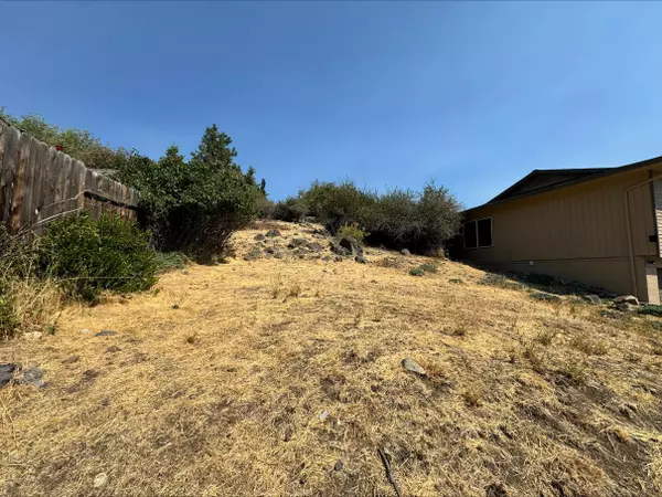 Klamath Falls, OR 97601,1227 Front ST