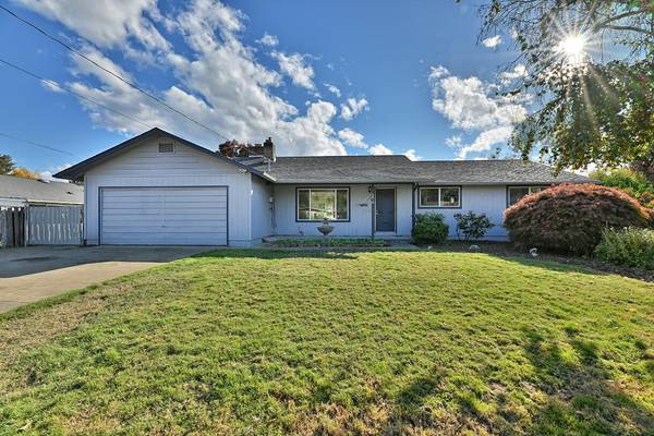 1221 Adele DR, Grants Pass, OR 97526