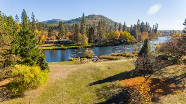 Shady Cove, OR 97539,7266 Rogue River DR