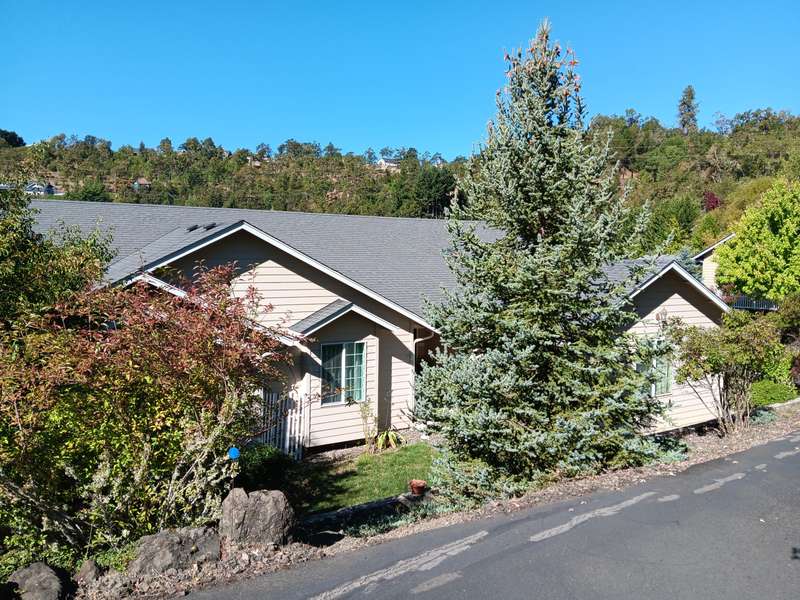 2792 Daysha DR, Roseburg, OR 97471