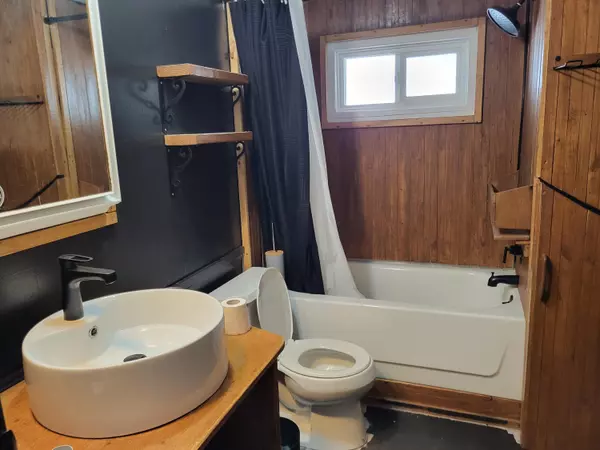 Eugene, OR 97408,91052 Willamette ST #8