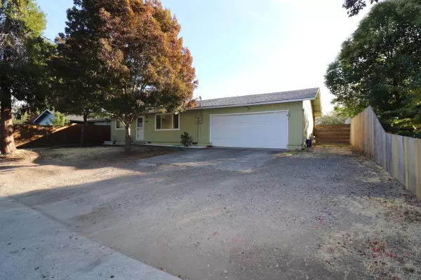 2746 Crater Lake AVE, Medford, OR 97504