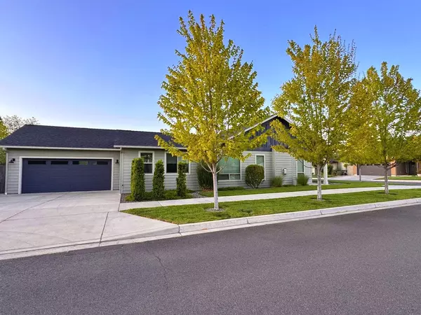 Medford, OR 97501,2084 La Connor LN