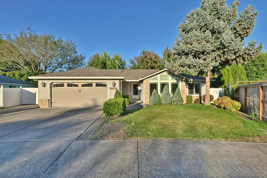 1838 Cascadia CIR, Medford, OR 97504