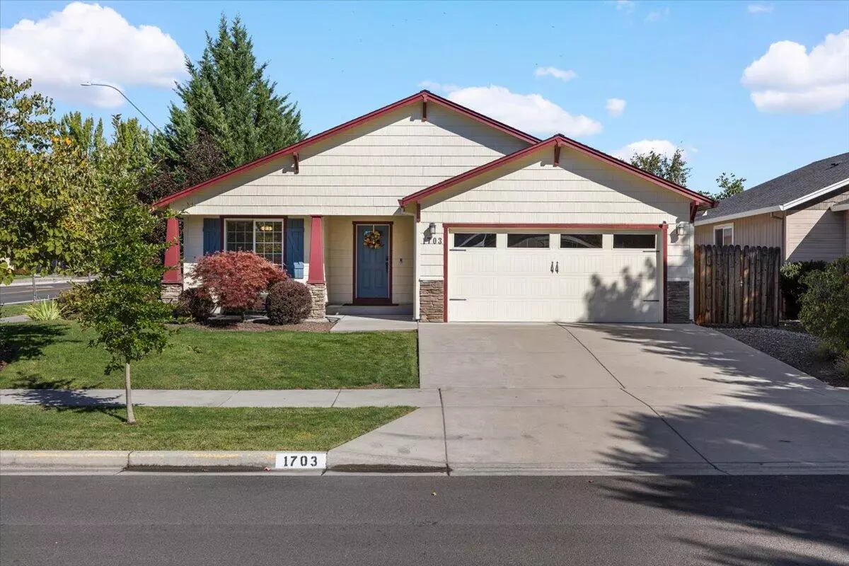 Medford, OR 97504,1703 Pearl Eye LN