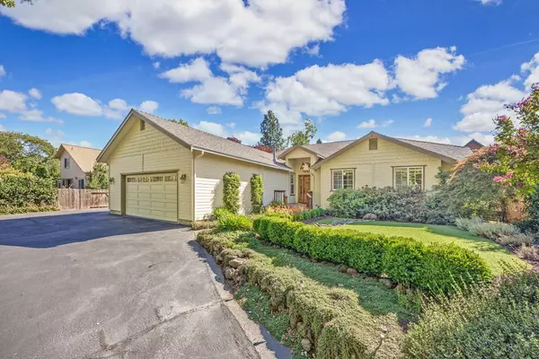 Ashland, OR 97520,752 Capella CIR