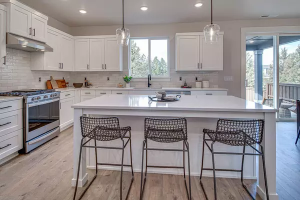 Bend, OR 97702,60948 Apollo PL