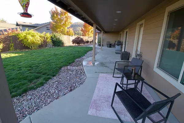 Medford, OR 97501,2088 Jasmine AVE