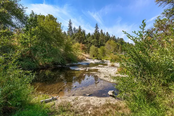 Rogue River, OR 97537,11172 Evans Creek RD