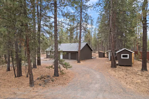 18979 Obsidian RD, Bend, OR 97702