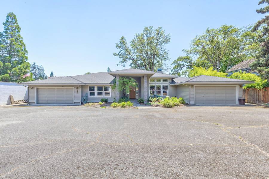 619 M ST, Grants Pass, OR 97526