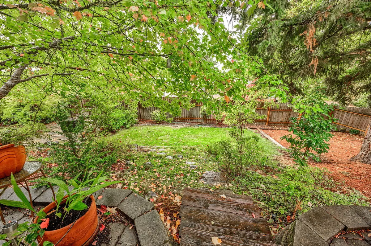 Medford, OR 97504,1556 Angel Crest DR