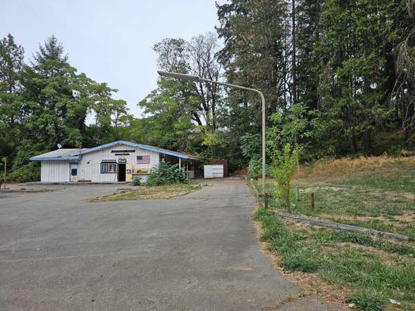 100 Mobile WAY, Wolf Creek, OR 97497