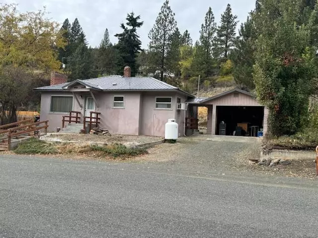 205 HUMBOLT ST, Canyon City, OR 97820