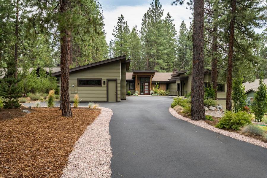 60734 Golf Village LOOP, Bend, OR 97702