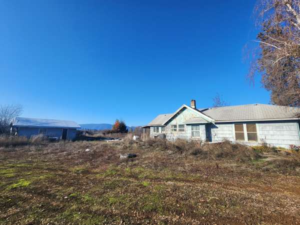 1940 White School House RD, Cave Junction, OR 97523