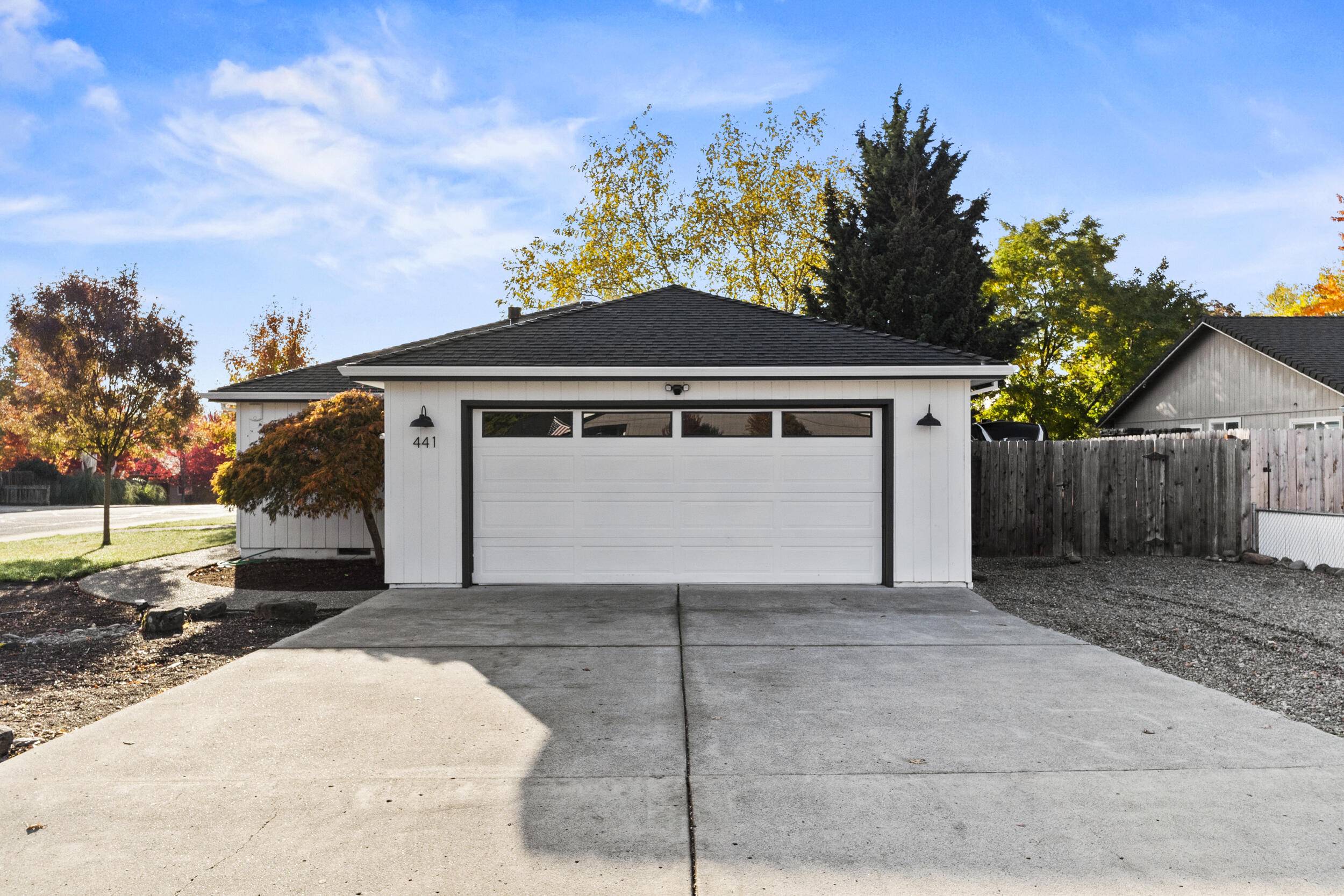 Eagle Point, OR 97524,441 Candis DR