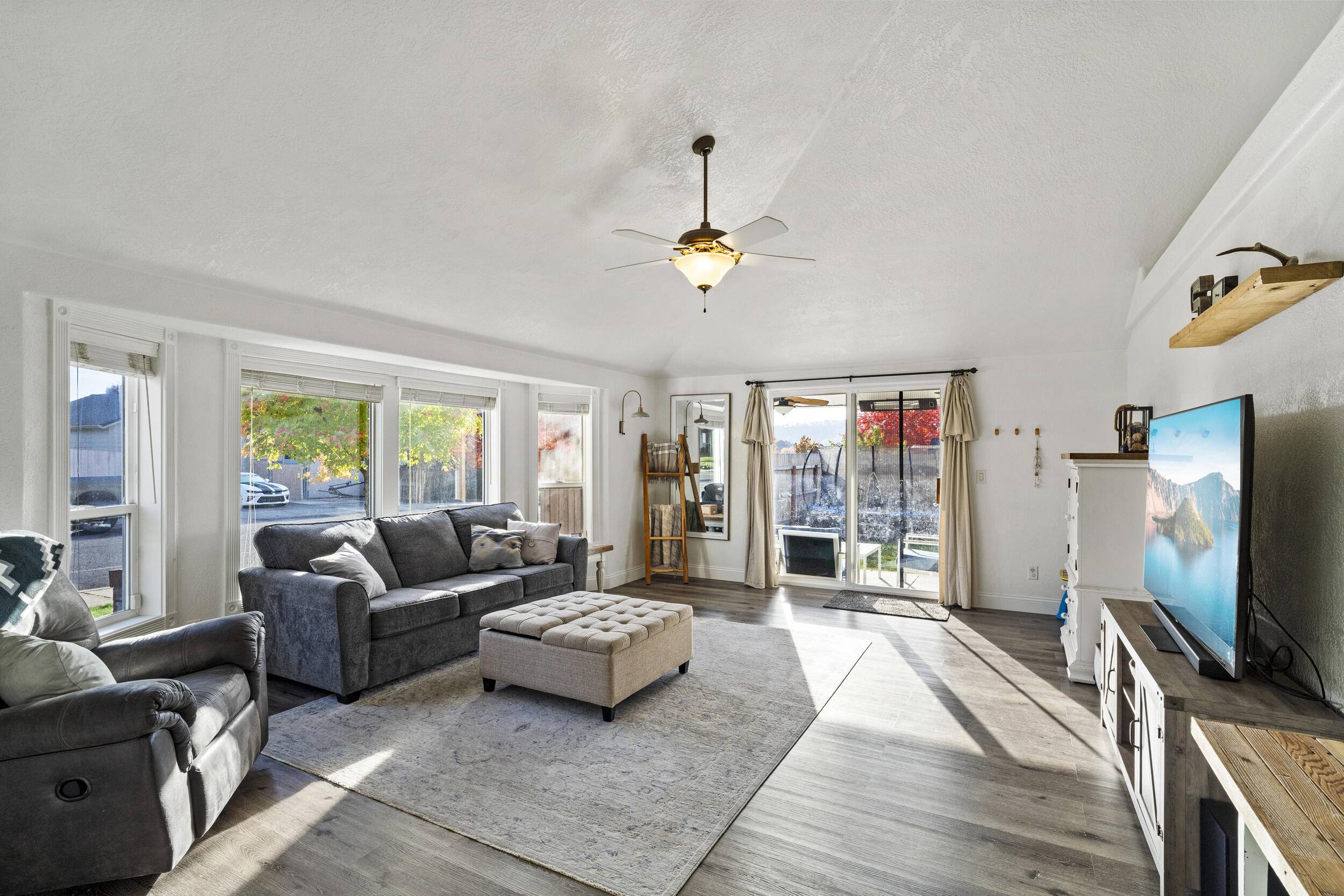 Eagle Point, OR 97524,441 Candis DR
