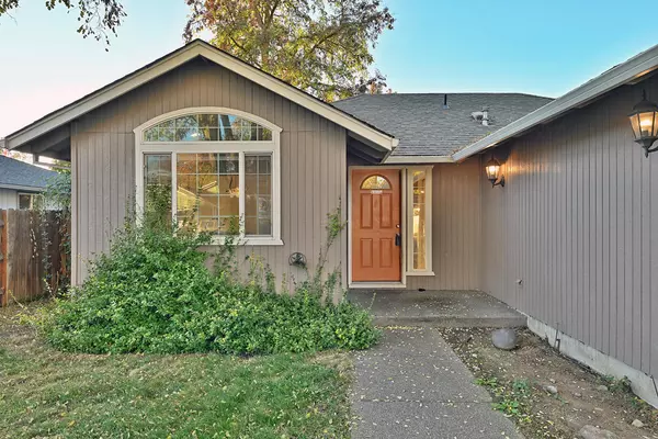 1133 Looking Glass WAY, Central Point, OR 97502