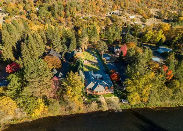 Shady Cove, OR 97539,20413 Hwy 62