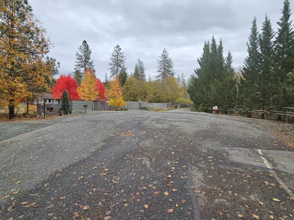 419 Rossier LN, Grants Pass, OR 97527