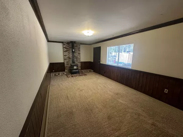 Grants Pass, OR 97526,345 Surrey DR