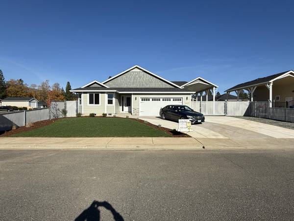 147 Cabernet CIR, Cave Junction, OR 97523