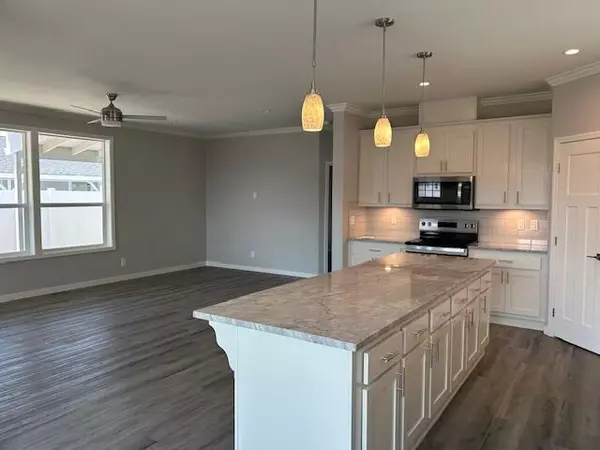 Talent, OR 97540,333 Mountain View DR #99