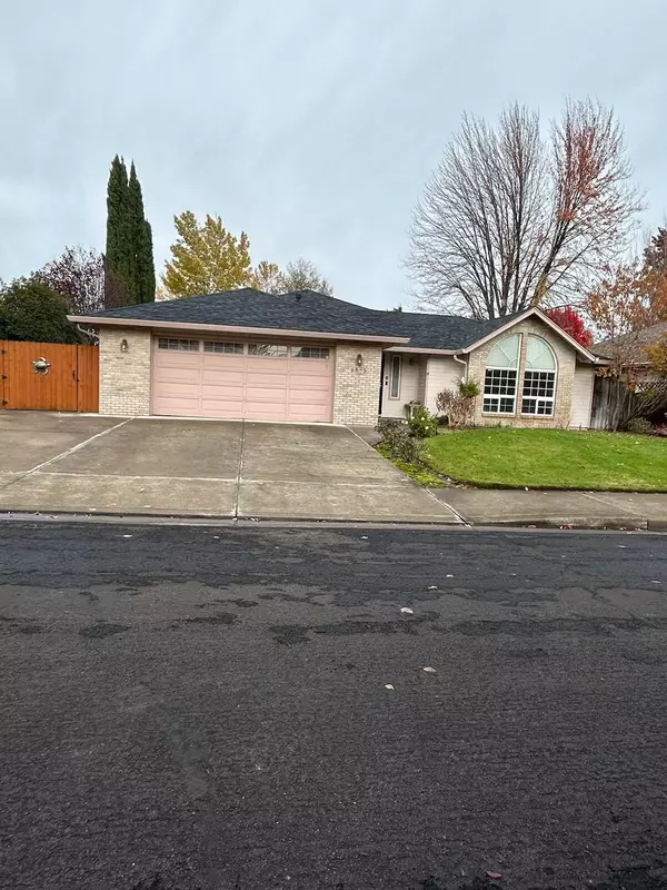 3053 Ruby DR, Medford, OR 97504